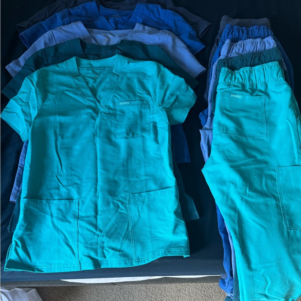 Jaanuu Scrub Set Bundle